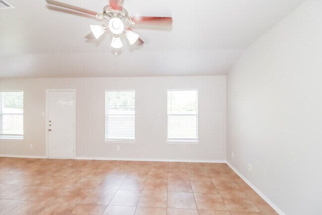 Foto del edificio - 102 Creek Ledge Dr