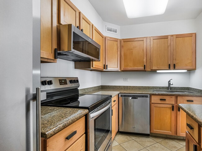 Building Photo - 100 E Walton St