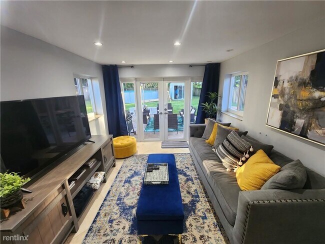 Foto del edificio - 2 br, 1 bath House - 700 SW 12th Ct