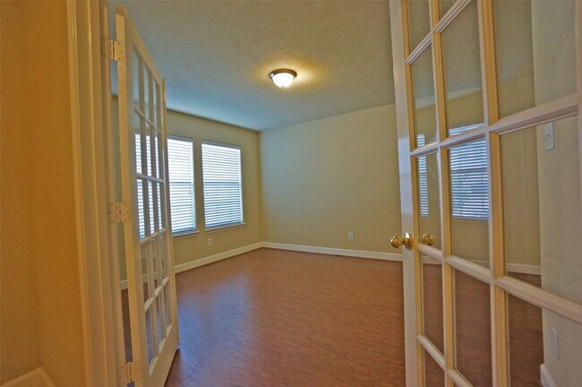 Foto del edificio - 24414 Cornell Park Ln