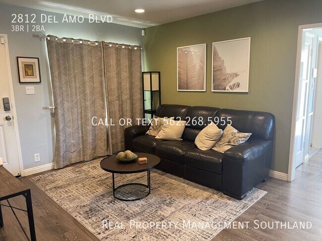 Foto del edificio - Very Nicely Remodelled 3 bedroom in the He...