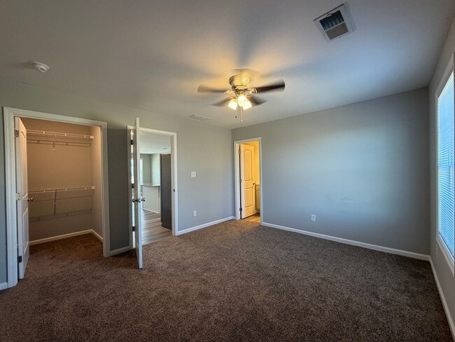 Building Photo - Single Family Home Made for You!