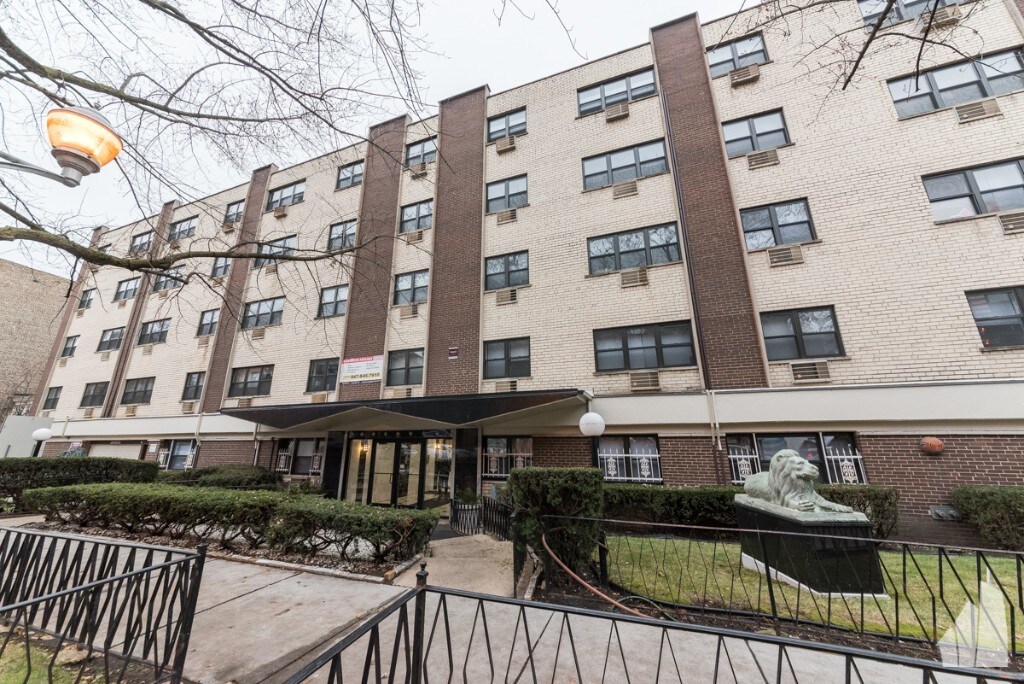 Primary Photo - 450 W Aldine Ave