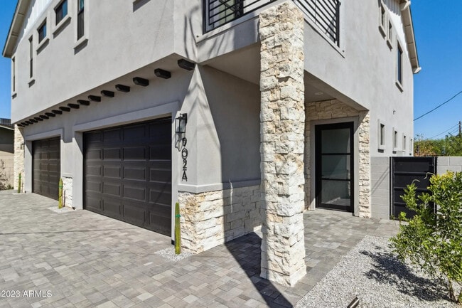 Foto del edificio - 902 W Hazelwood St