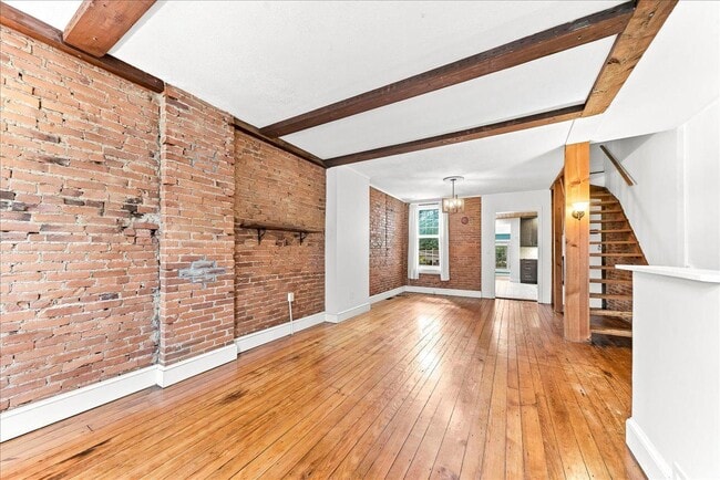 Building Photo - 122 E Miner St