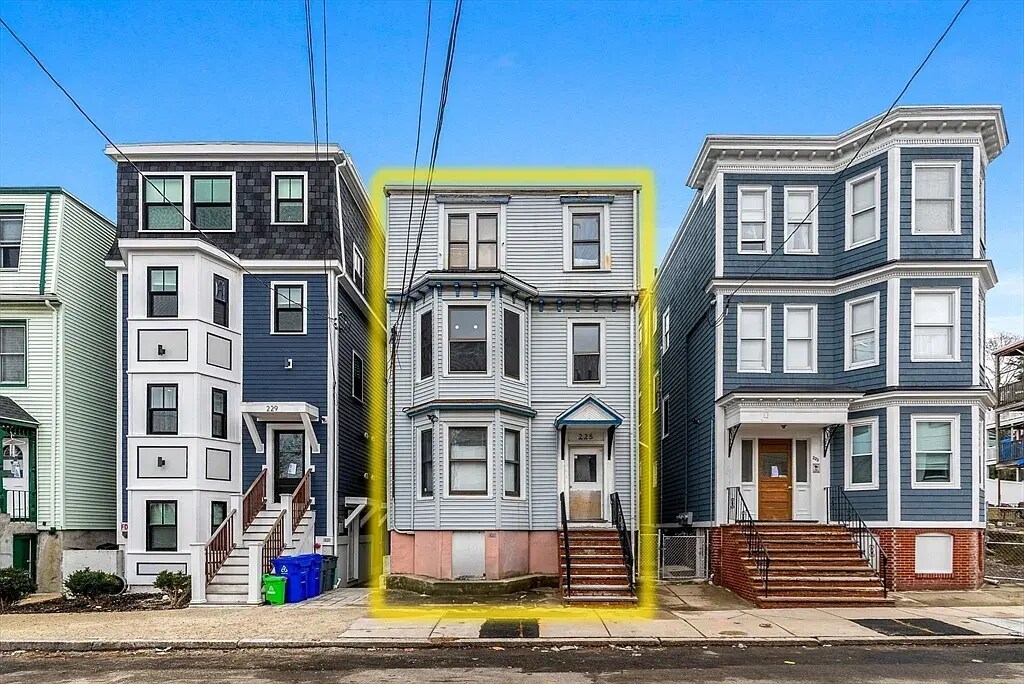 Primary Photo - 225 E Eagle St