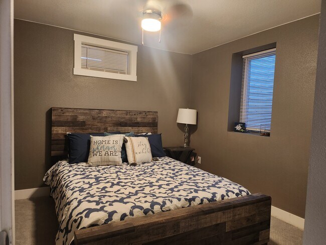 Building Photo - 1741 E 105th Pl