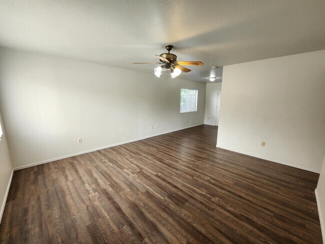 Foto del edificio - 4909 Shirley Ln