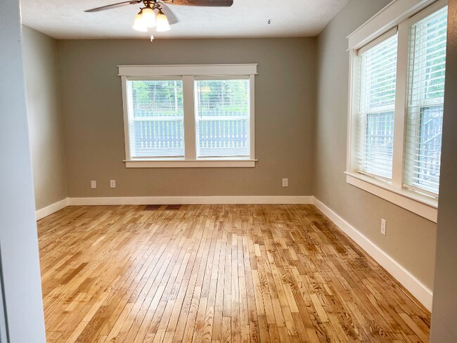 Foto del edificio - 8107 Cannonsburg Rd NE
