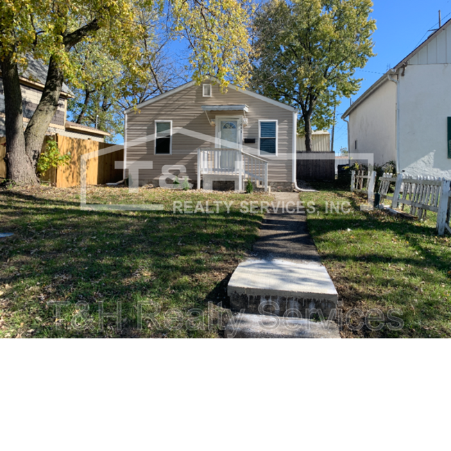 Foto del edificio - 1641 Churchman Ave