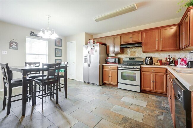 Foto del edificio - 18316 Great Falls Dr