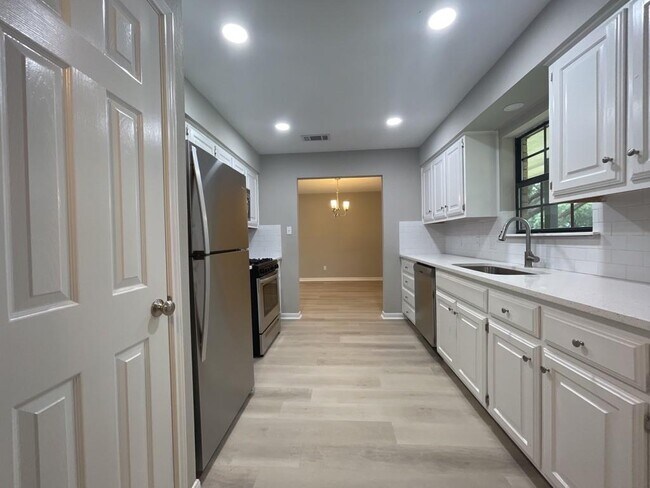 Foto del edificio - 601 Tyrone Dr