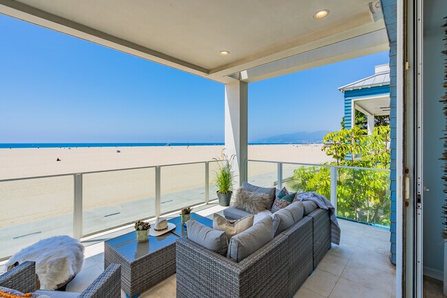 Foto del edificio - 1351 Palisades Beach Rd