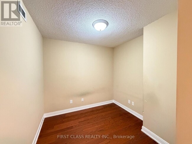 Building Photo - 238 Bonis Ave