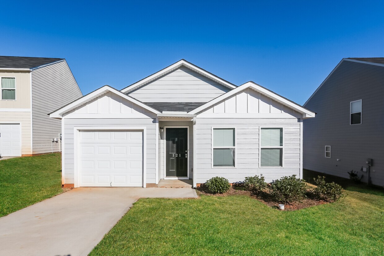 Primary Photo - 121 Colonial Walk, Pickens, SC