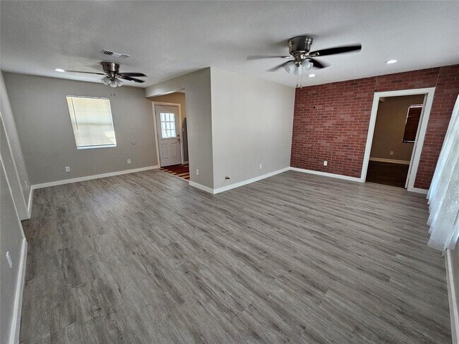 Foto del edificio - 6826 Myrtle St