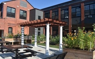 Building Photo - 140 Russ St