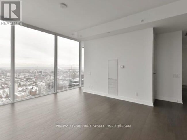 Building Photo - 15-4615 Grenville St