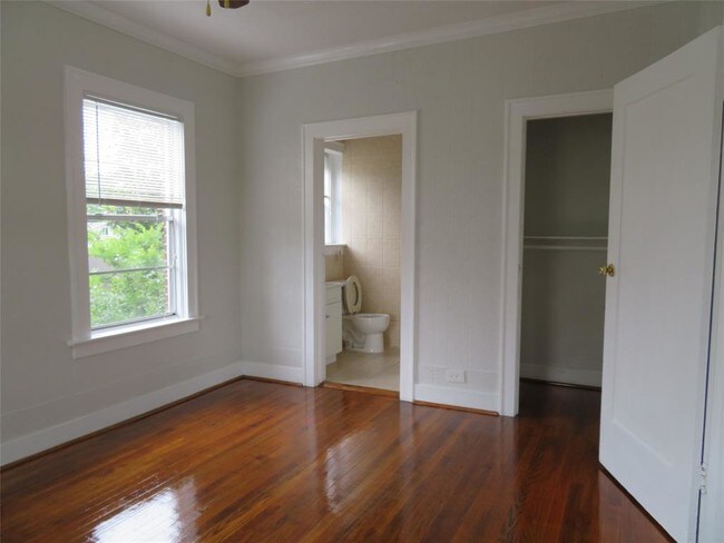 Building Photo - 4829 McKinney St