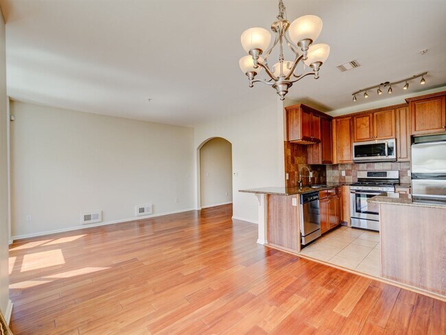 Building Photo - 265 Custer Ave
