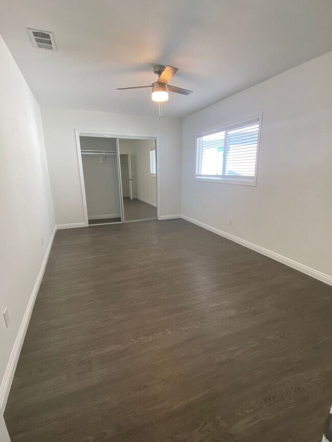 Building Photo - 11091 Violet Dr