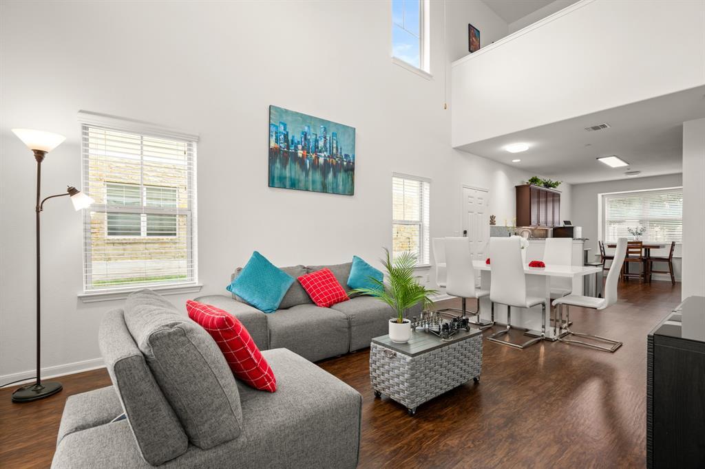 Foto principal - 1620 Bryant Dr