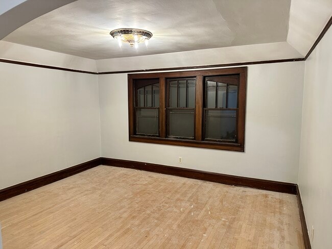 Building Photo - 5908 W Lapham St