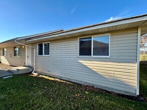 Building Photo - 1009 E 19th Ave