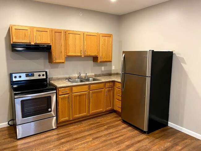 Building Photo - 122 Goff St