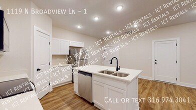 Building Photo - 1119 N Broadview Ln