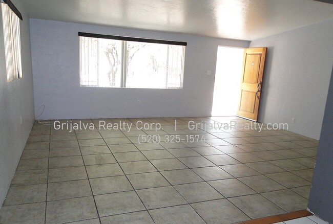 Photo - 1415 E Lester St Apartment