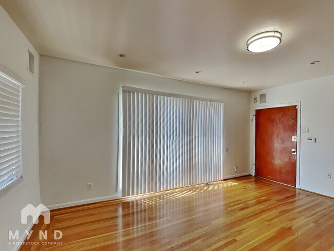 Foto del edificio - 2860 Montana St