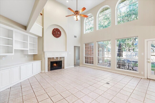 Foto del edificio - Rent this gem in the Rogers Ranch neighbor...