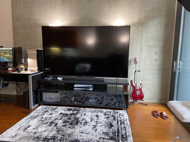 Building Photo - 235 W Van Buren St