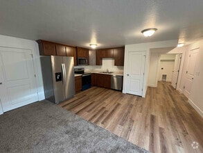 Building Photo - 695 Butte Ln
