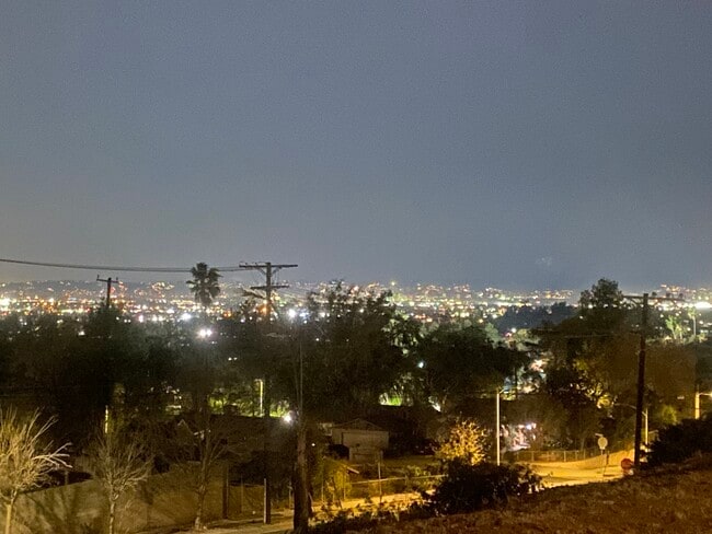 Building Photo - 13730 Mindora Ave