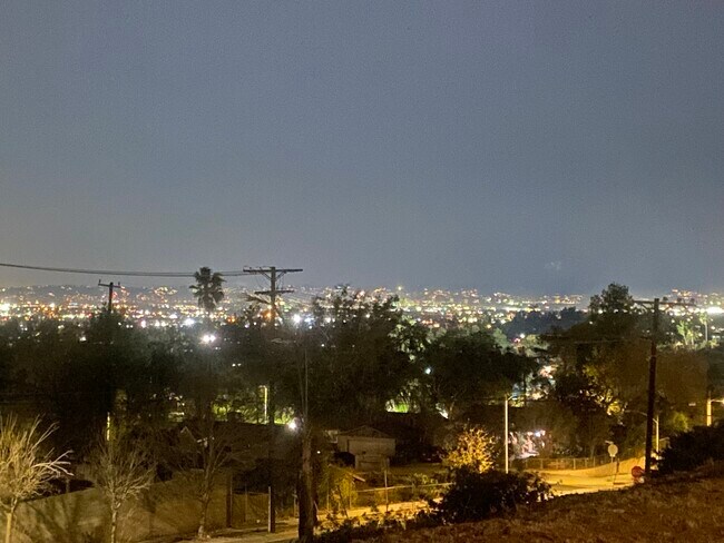 Foto del edificio - 13730 Mindora Ave