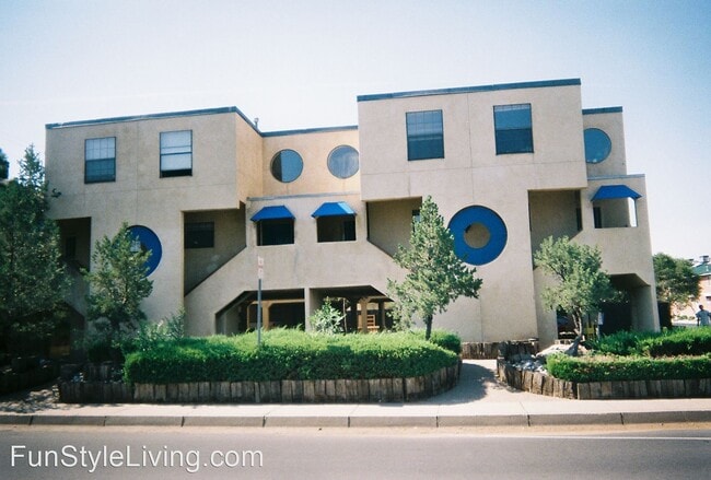 Building Photo - 320 La Veta Dr
