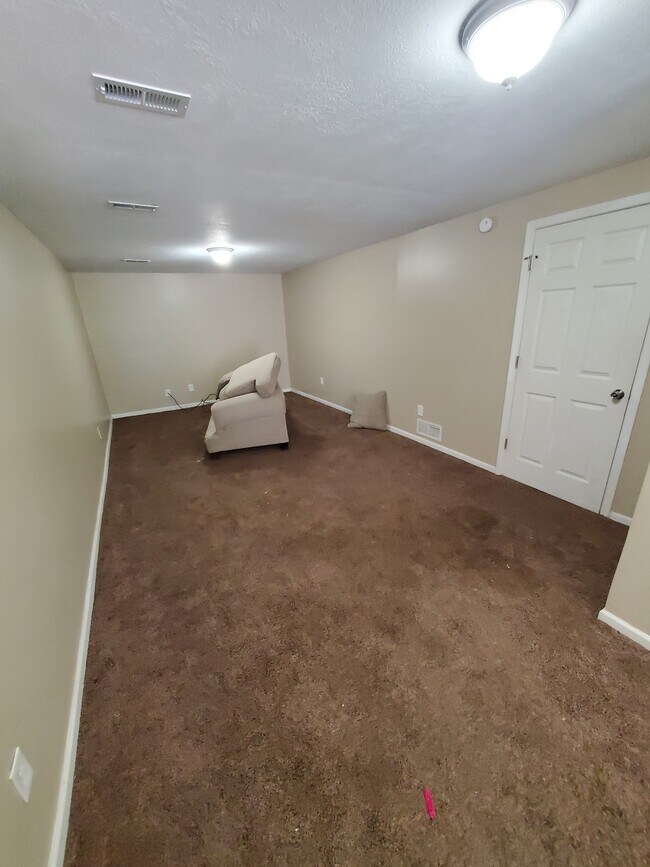 Building Photo - 105 S Sugar Creek Blvd