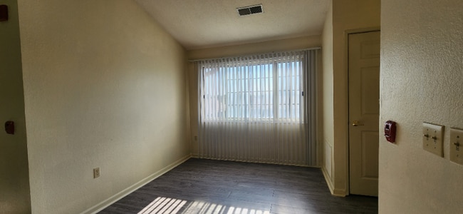 Foto del edificio - 10085 W Lisbon Ave