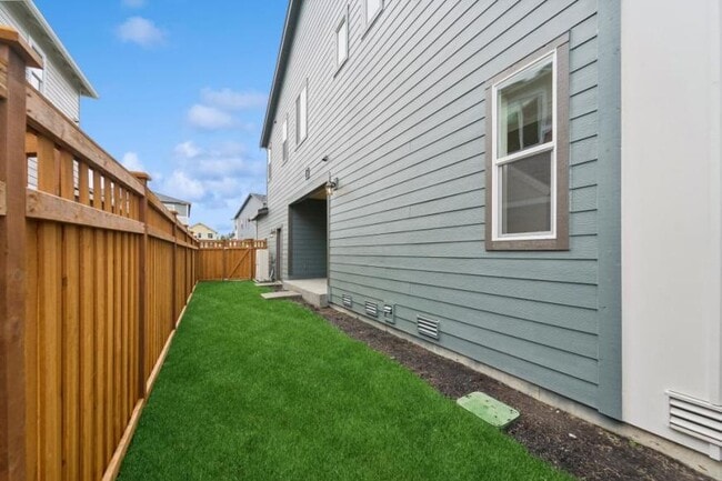 Foto del edificio - 3 bedroom in Bonney Lake WA 98391