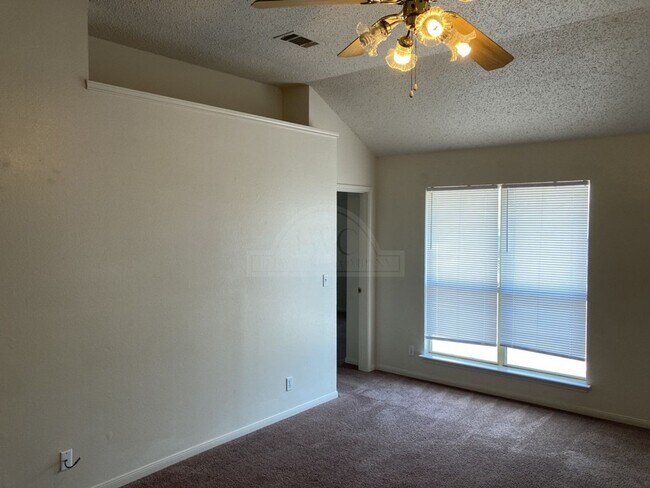 Foto del edificio - 2911 Bluebonnet Dr