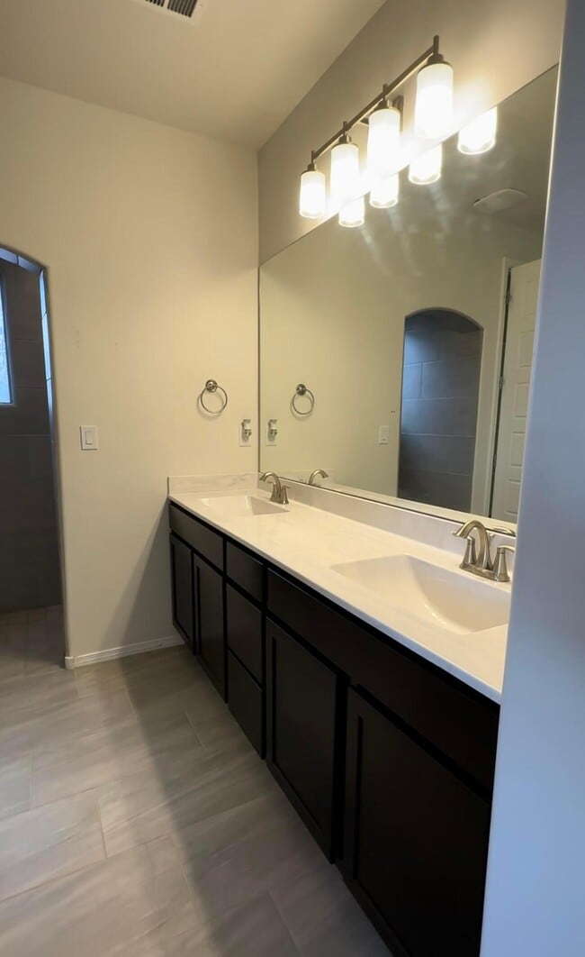 Foto del edificio - 300 Michael Ave SW