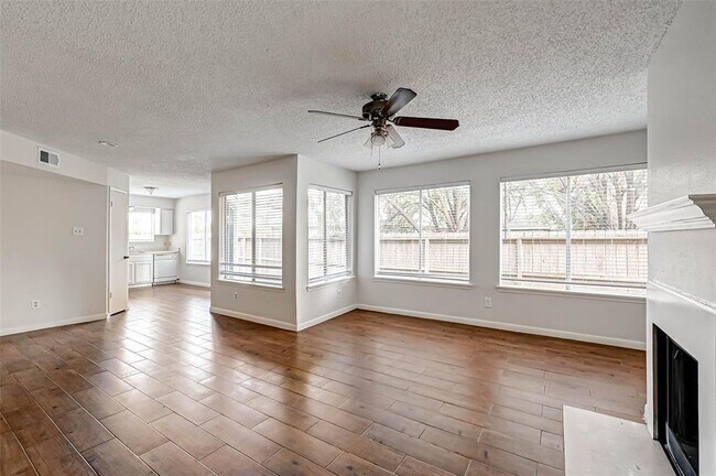 Foto del edificio - 12400 Overbrook Ln