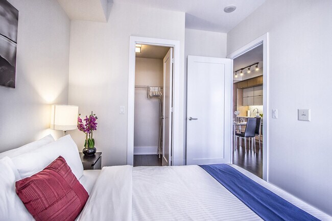 Photo du bâtiment - 300 Front St W