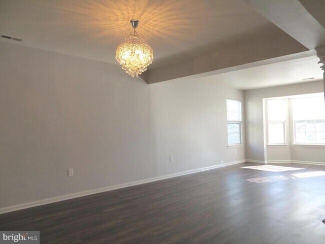 Building Photo - 3606 N Carriage Ct