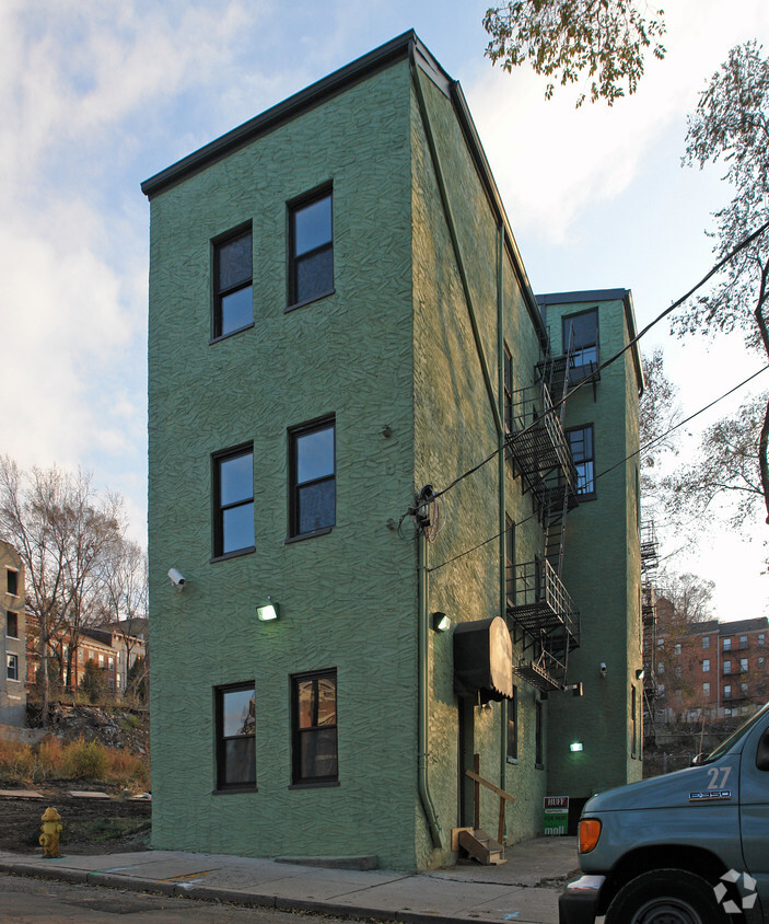 Primary Photo - Antique Mulberry Apartments