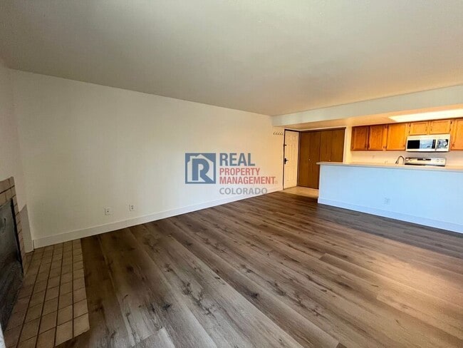 Building Photo - 9662 Brentwood Way