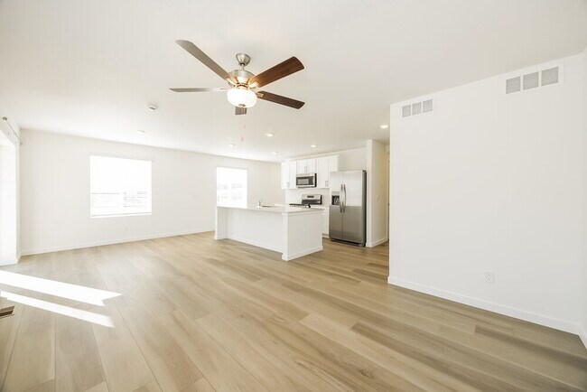 Foto del edificio - 8843 Blue Feather Lp