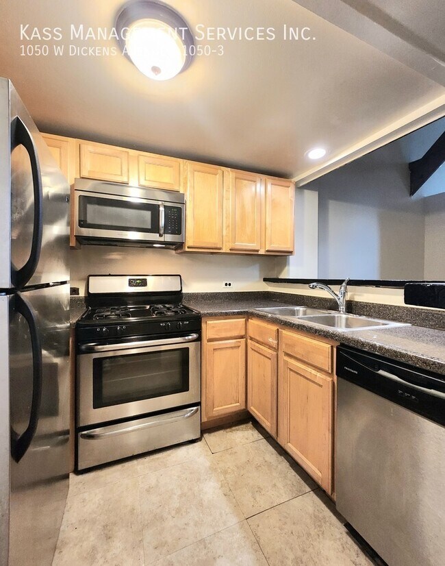 Photo - 1050 W Dickens Ave Apartment